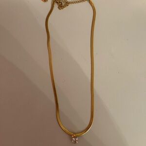 Elegant Gold Necklace with Pendant